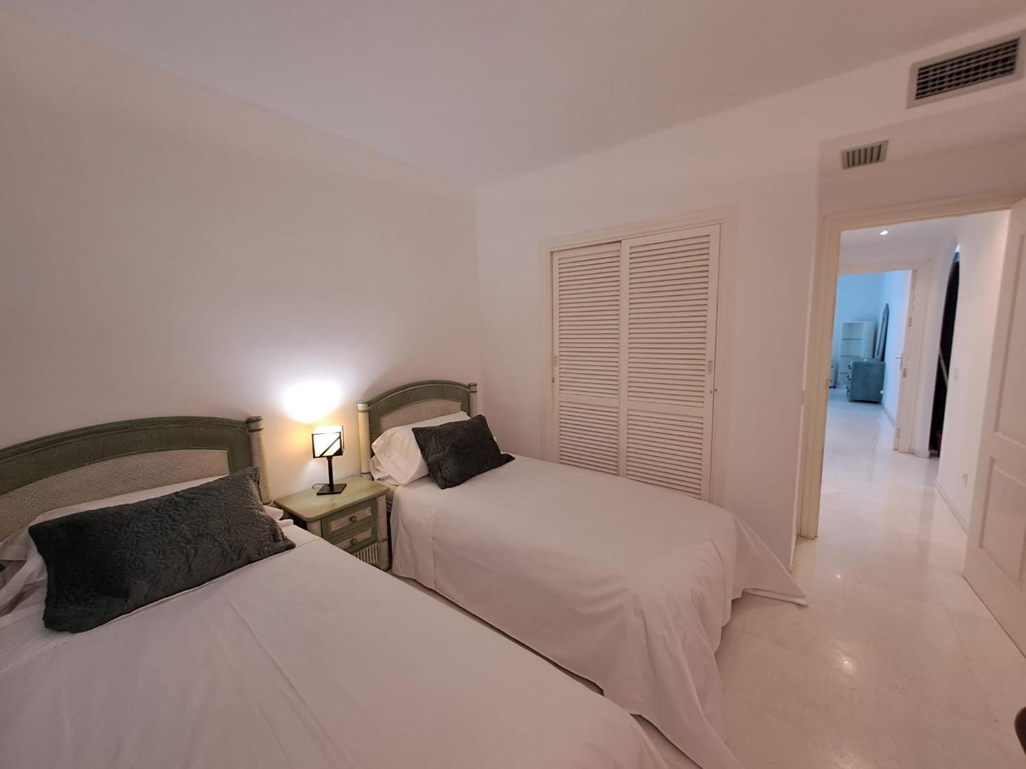 Luminous In Playas Del Duque , Puerto Banus By Holidays & Apartamento *