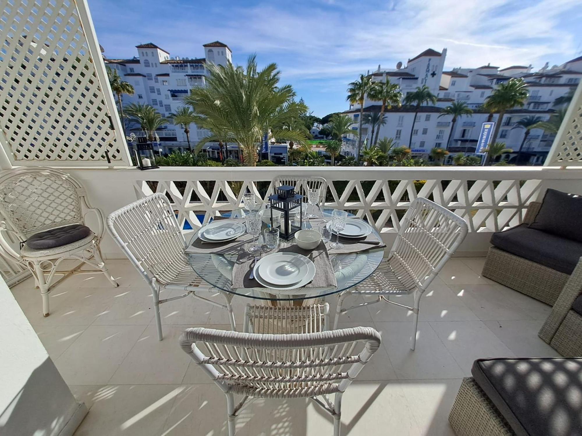Apartamento Luminous In Playas Del Duque , Puerto Banus By Holidays & Marbella