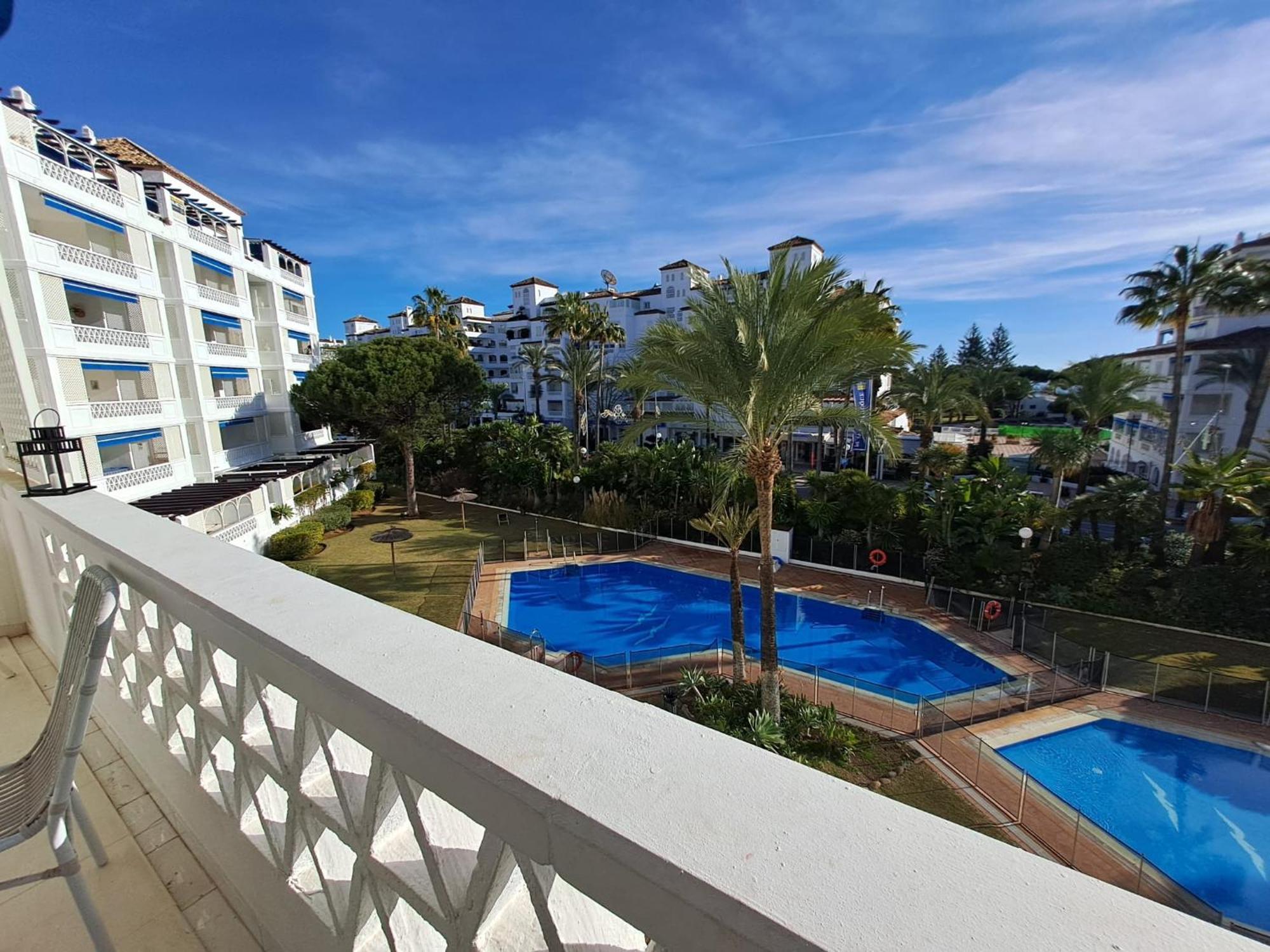 Apartamento Luminous In Playas Del Duque , Puerto Banus By Holidays &